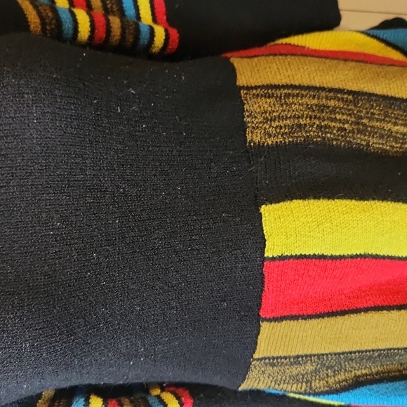 Kaktus Colorful Striped Asymmetrical Sweater - Picture 4 of 12